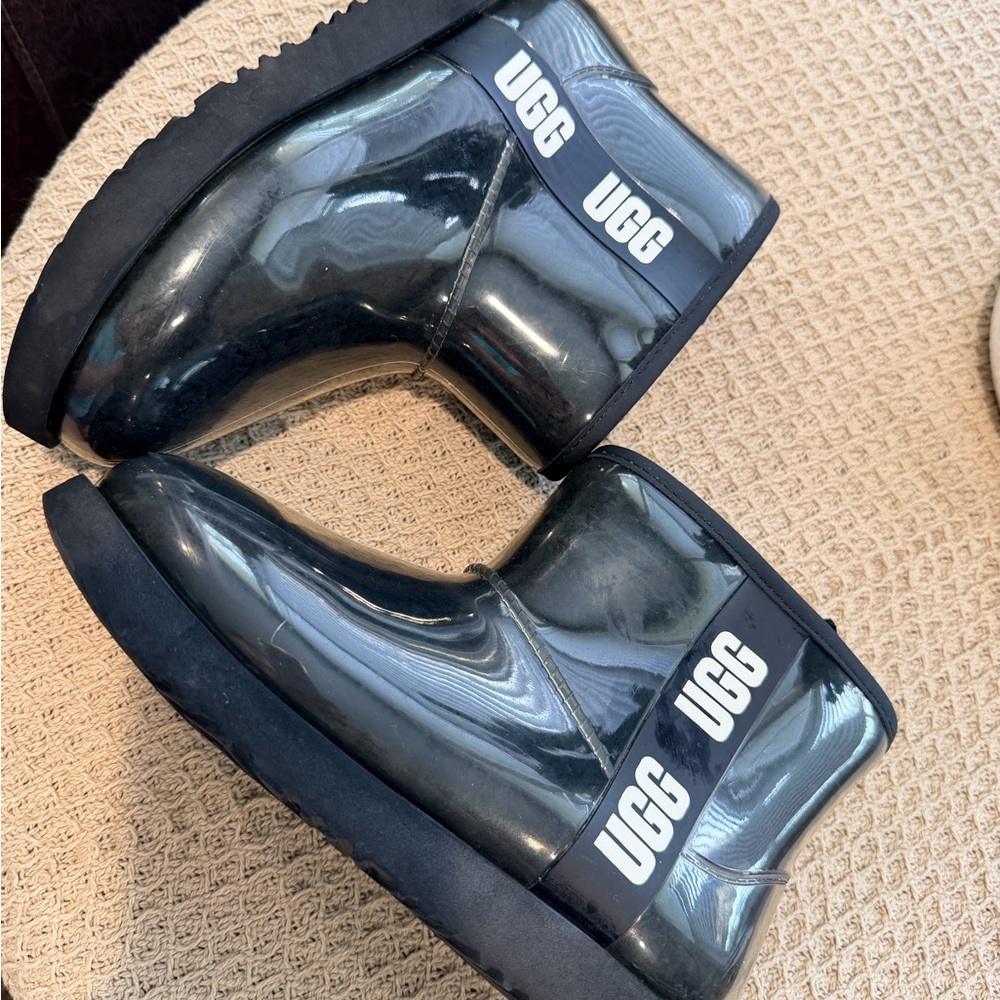 UGG Black Patent Kids Ankle Boots with Branded Side Strap - Picture 4 of 9